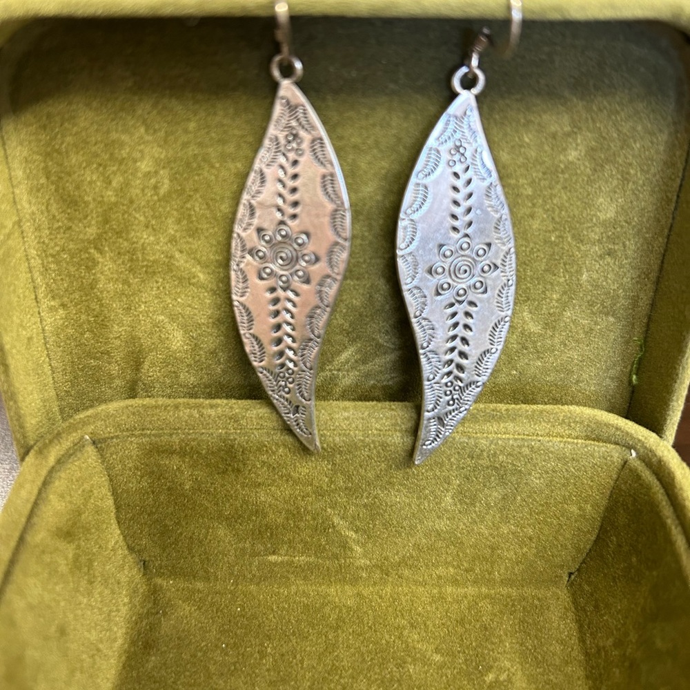 925 Silver leaf shaped & embossed Dangle Textured Earrings
